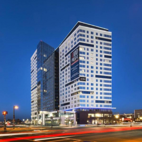 Отель Global Luxury Suites at Boston Seaport  Бостон